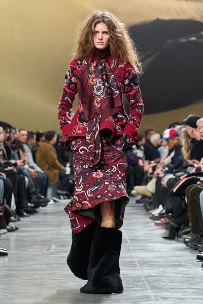 Look 49